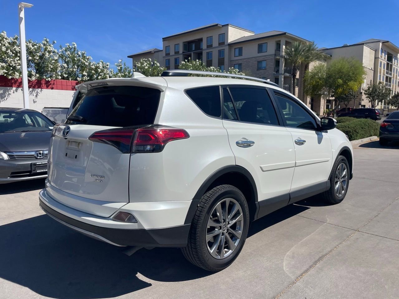 Used 2018 Toyota RAV4 Limited image 2