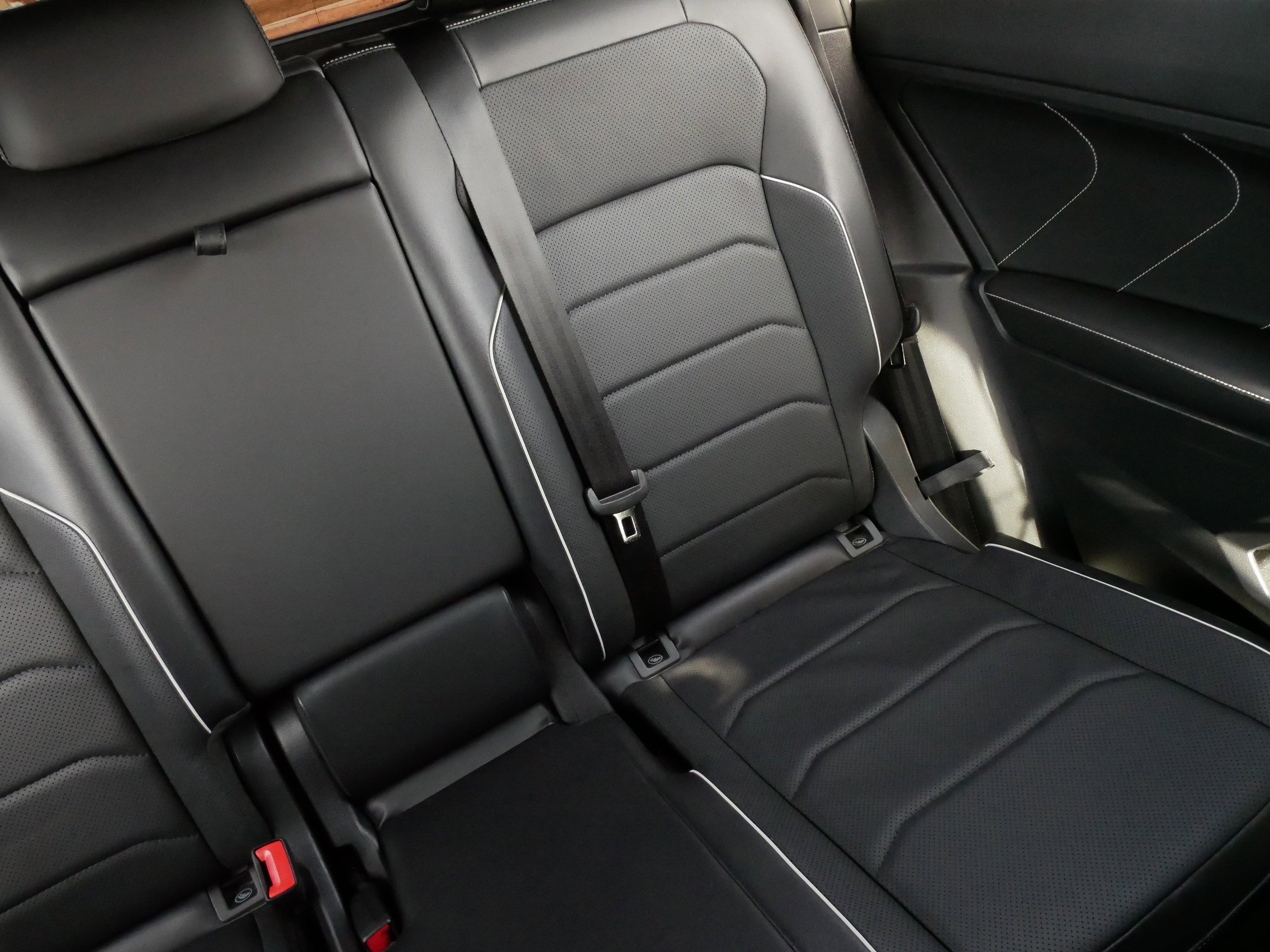 Used 2022 Volkswagen Tiguan SEL R-Line image 14