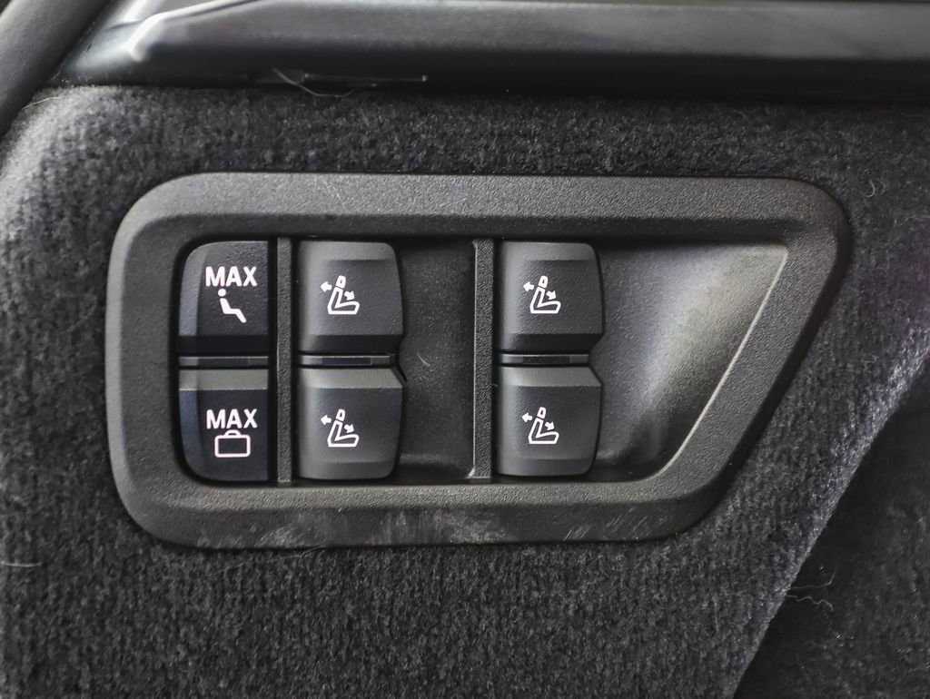 Used 2024 BMW X7 xDrive40i w/ Premium Package image 27