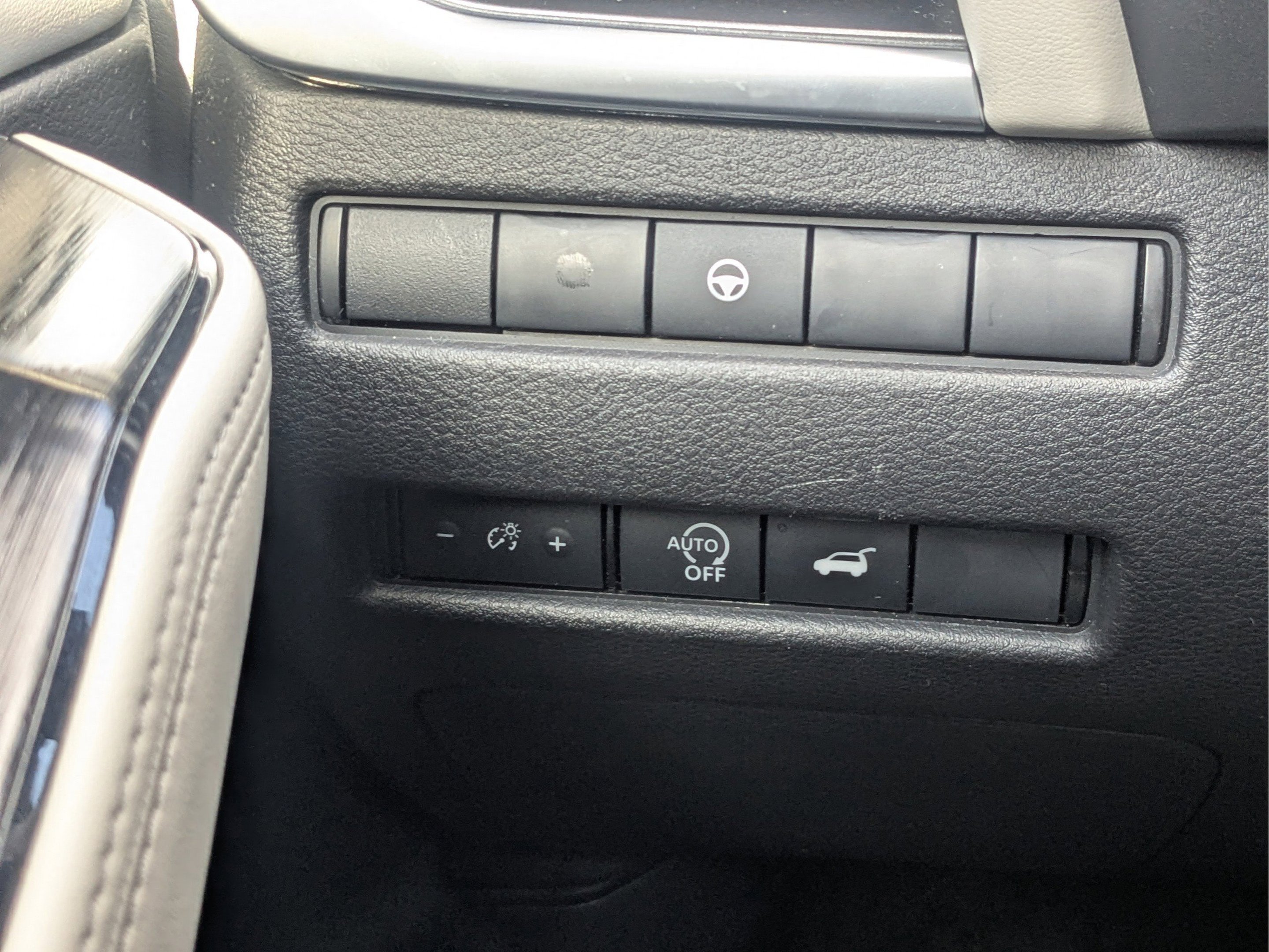 Used 2025 Nissan Rogue SV FWD image 23