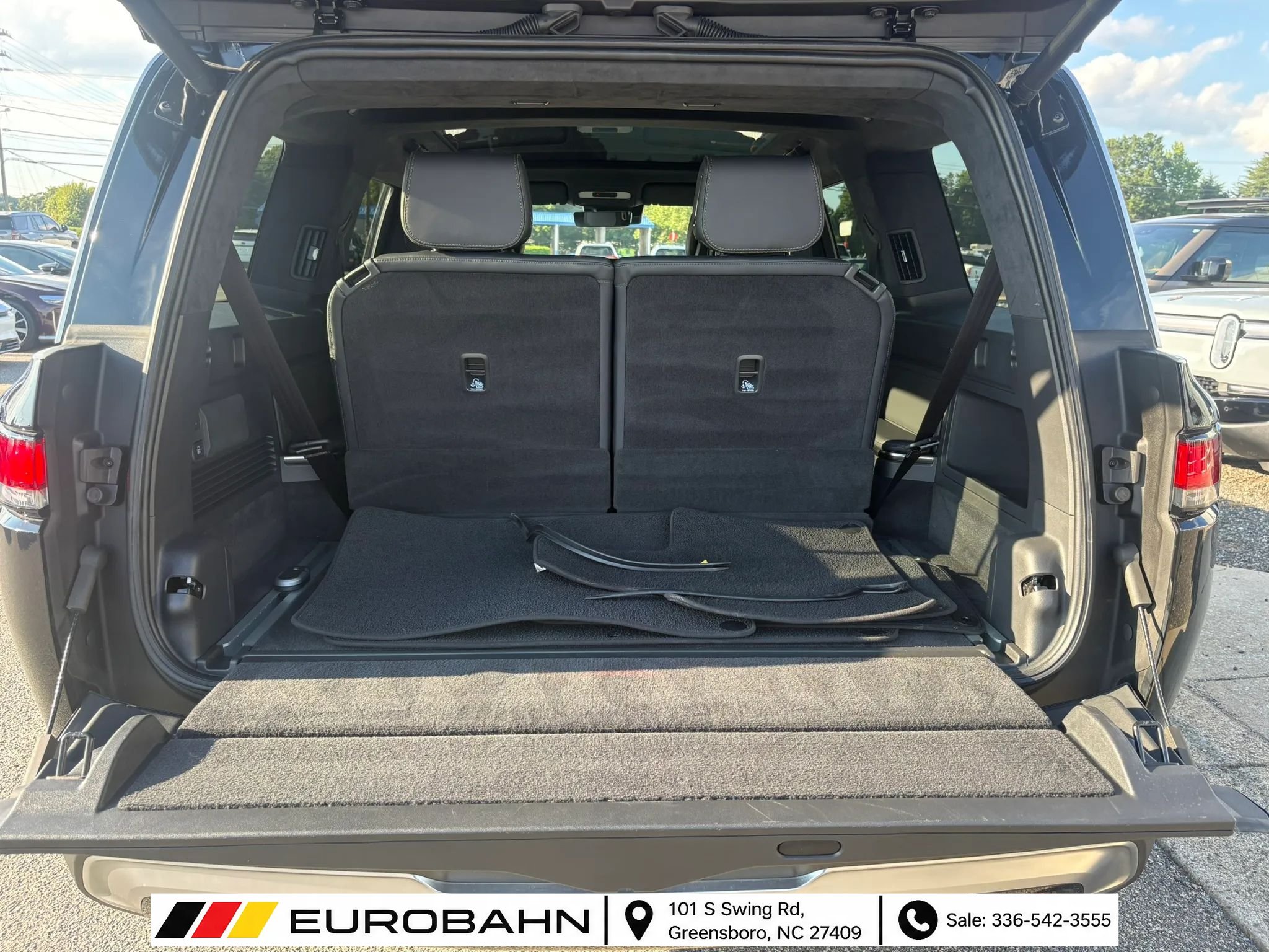Used 2025 Rivian R1S Adventure Dual AWD/4WD image 33