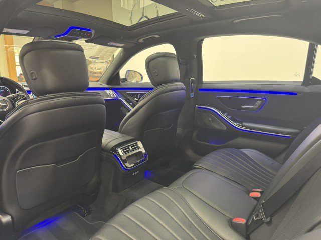Used 2022 Mercedes-Benz S 500 4MATIC w/ AMG Line Package image 13