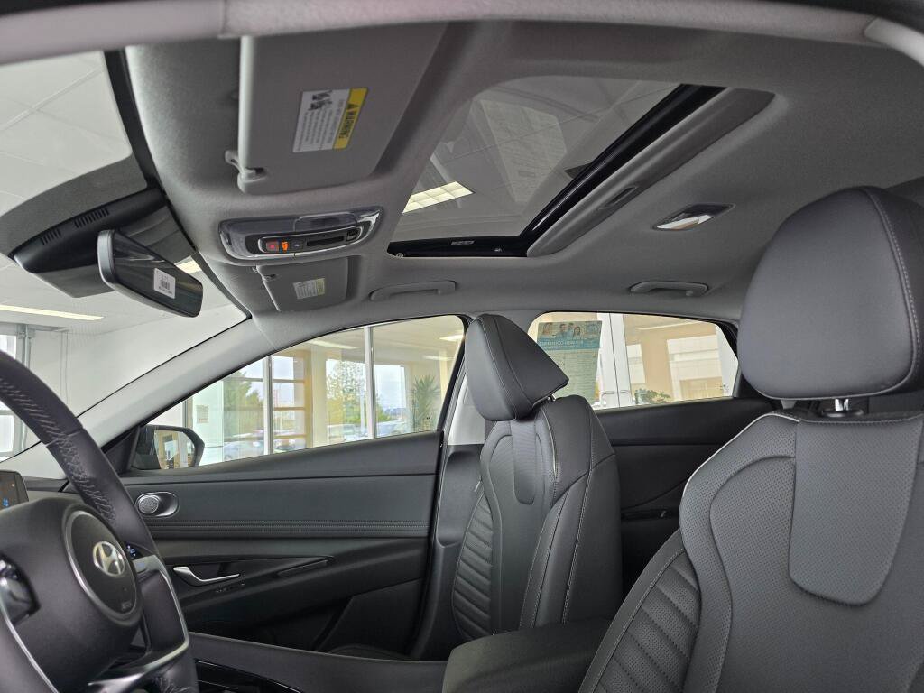 New 2026 Hyundai Elantra Limited FWD image 17