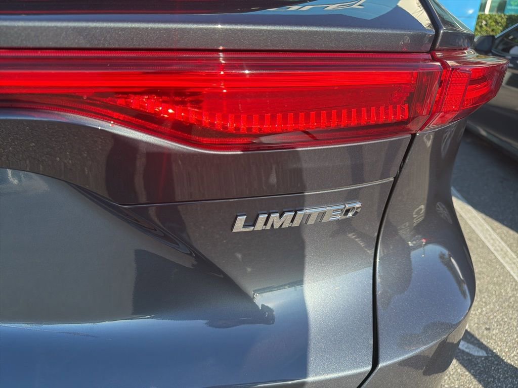 Used 2024 Toyota Venza Limited image 8