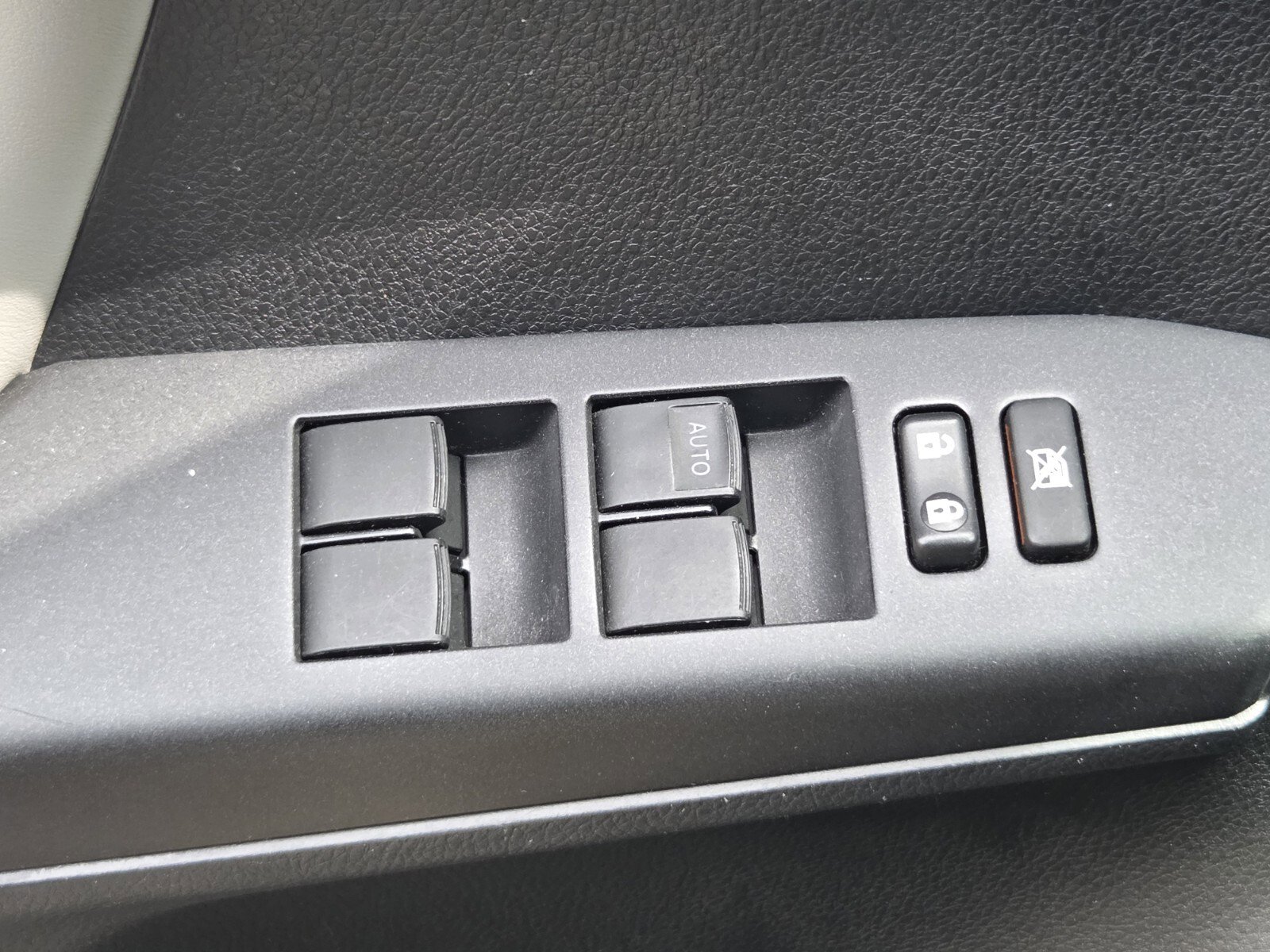 Used 2016 Toyota RAV4 XLE image 25