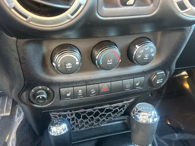 Used 2016 Jeep Wrangler Unlimited Sahara w/ Connectivity Group AWD/4WD image 7