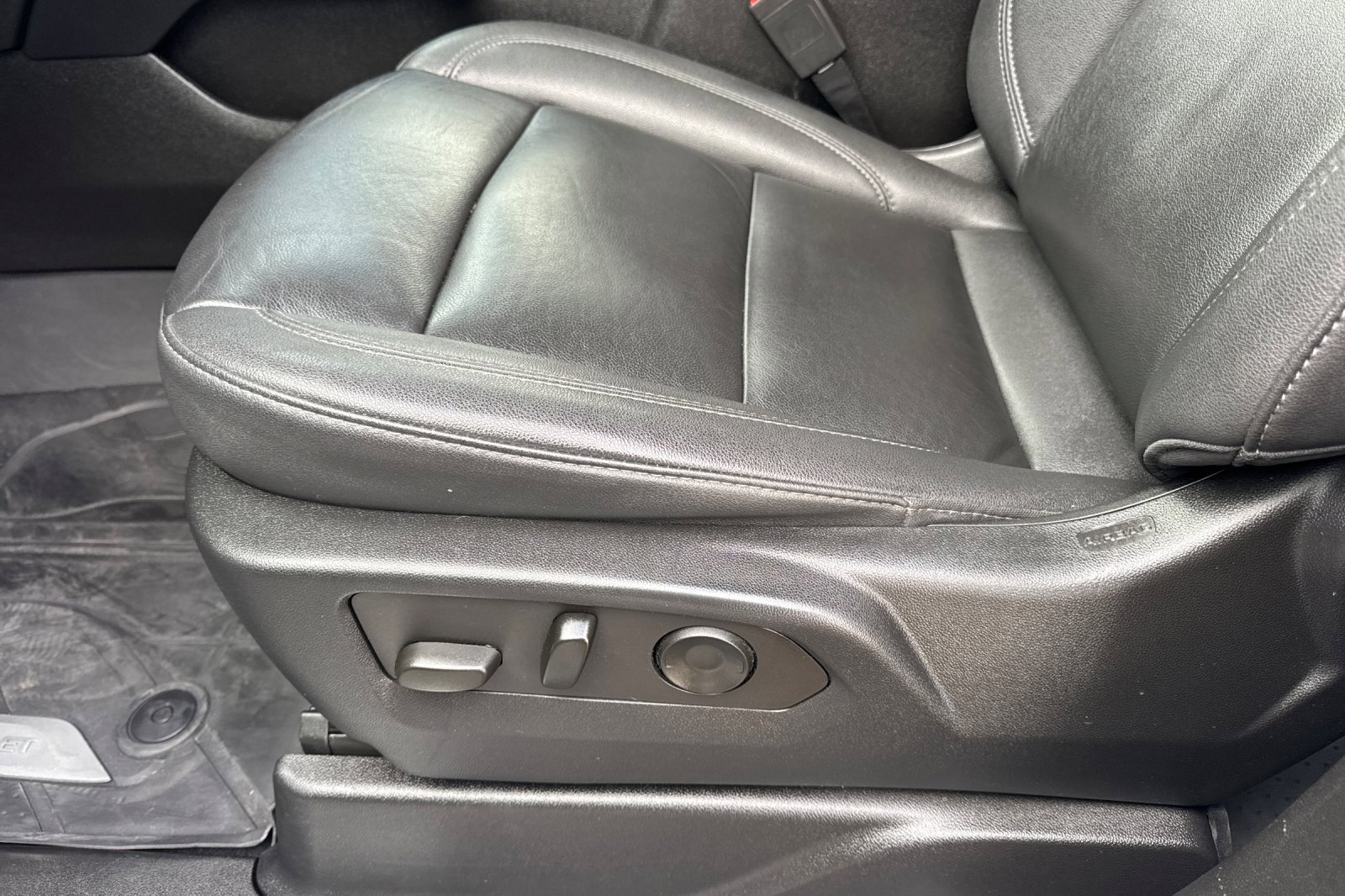 Used 2023 Chevrolet Tahoe LT w/ Luxury Package image 12