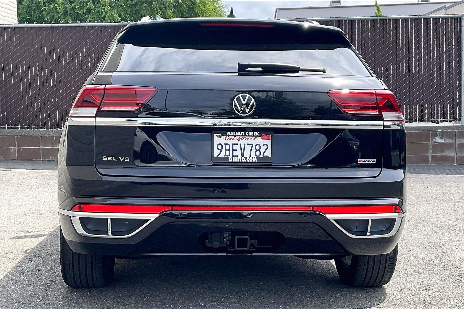 Certified 2022 Volkswagen Atlas Cross Sport SEL R-Line AWD/4WD image 3