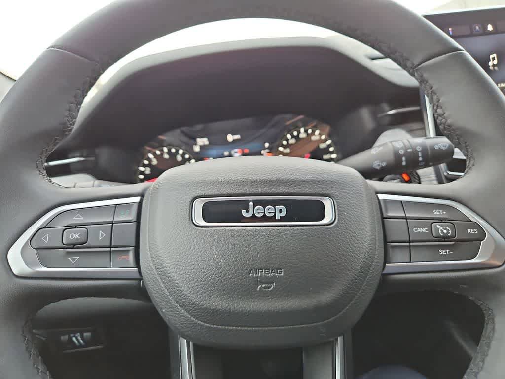 Used 2024 Jeep Compass Latitude AWD/4WD image 29