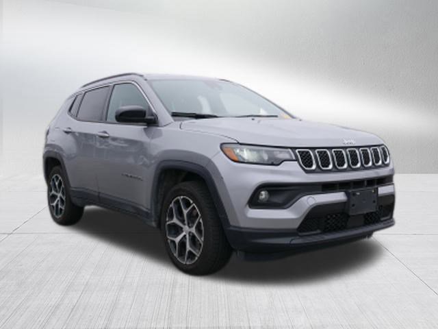 Used 2024 Jeep Compass Latitude image 10