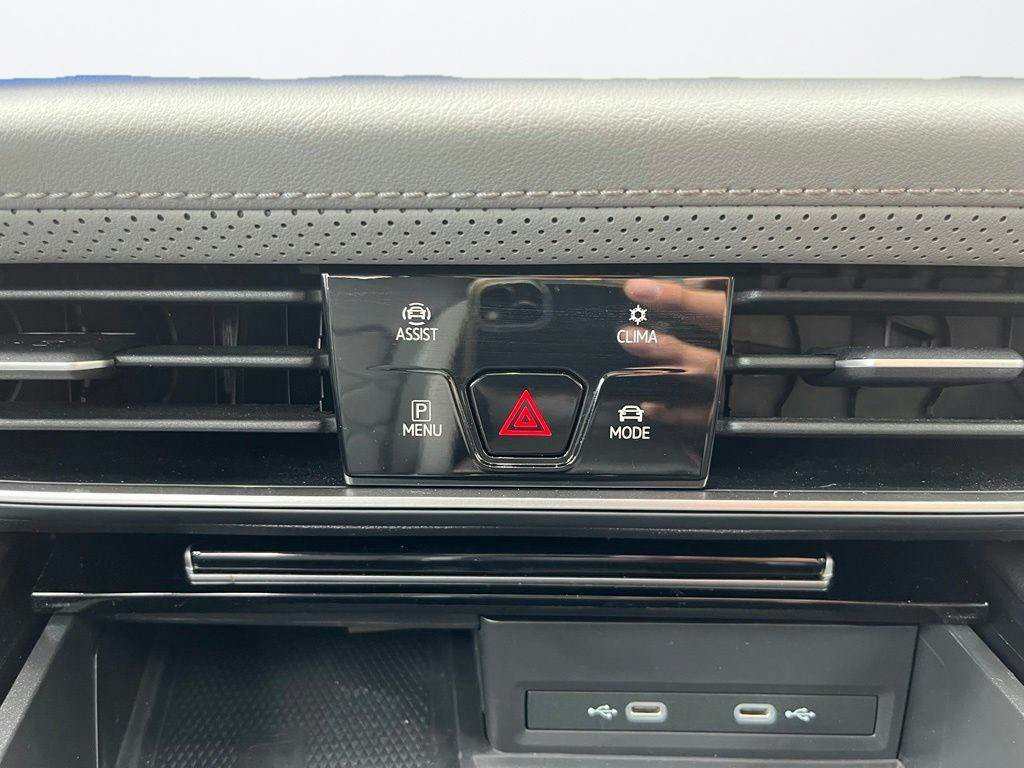 Certified 2024 Volkswagen Atlas Peak Edition SE AWD/4WD image 16