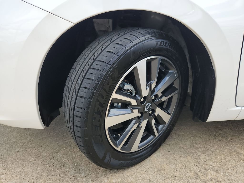 Used 2025 Nissan Versa SV image 30