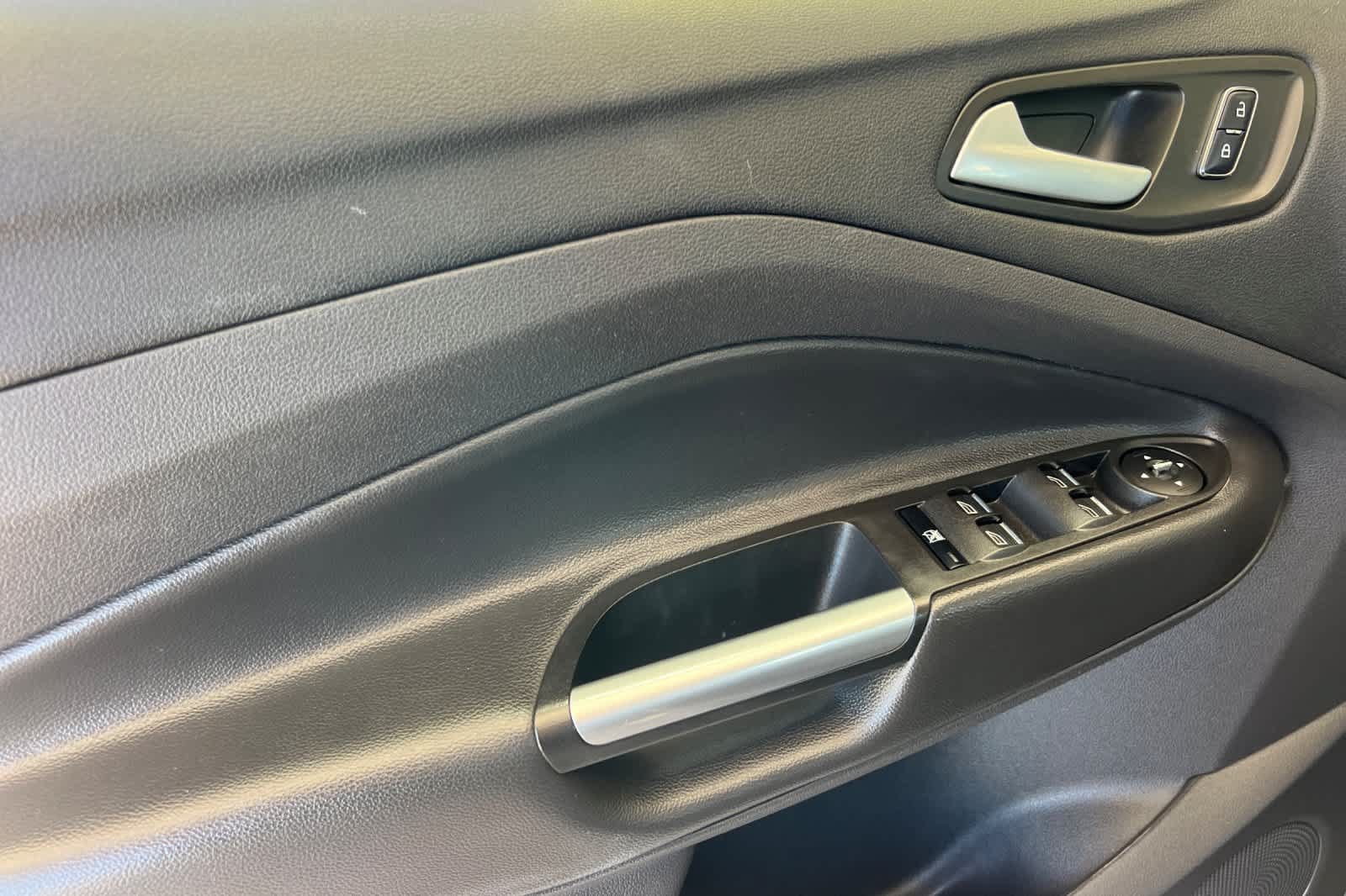 Used 2015 Ford C-MAX SE FWD image 12
