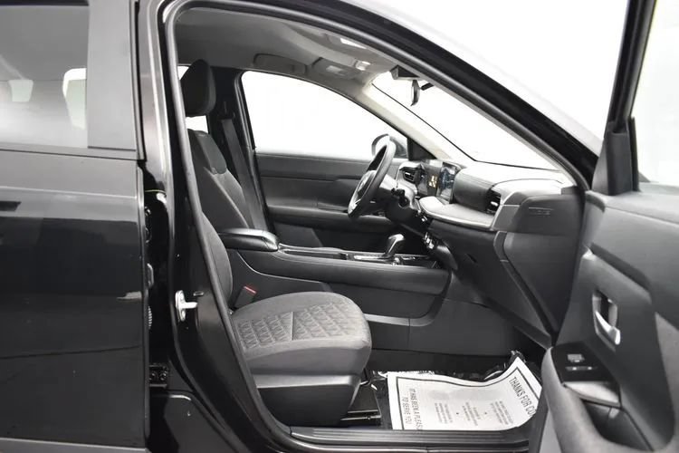 Used 2025 Nissan Kicks SV FWD image 17