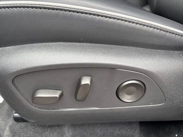 Used 2025 Buick Enclave Preferred AWD/4WD image 20