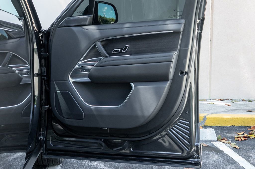 Used 2026 Land Rover Range Rover SE image 30