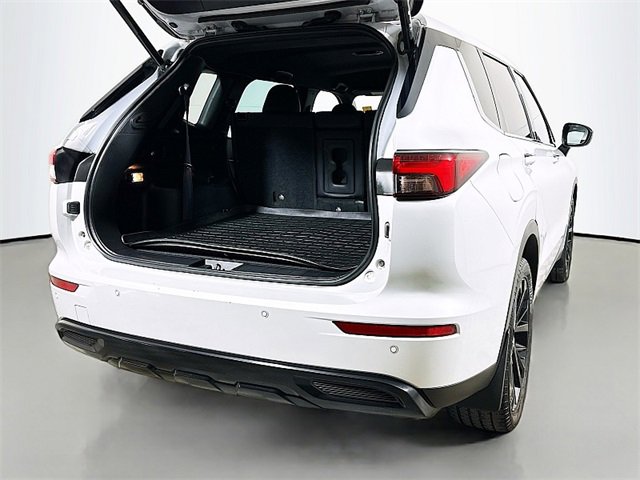 Used 2023 Mitsubishi Outlander SE image 23