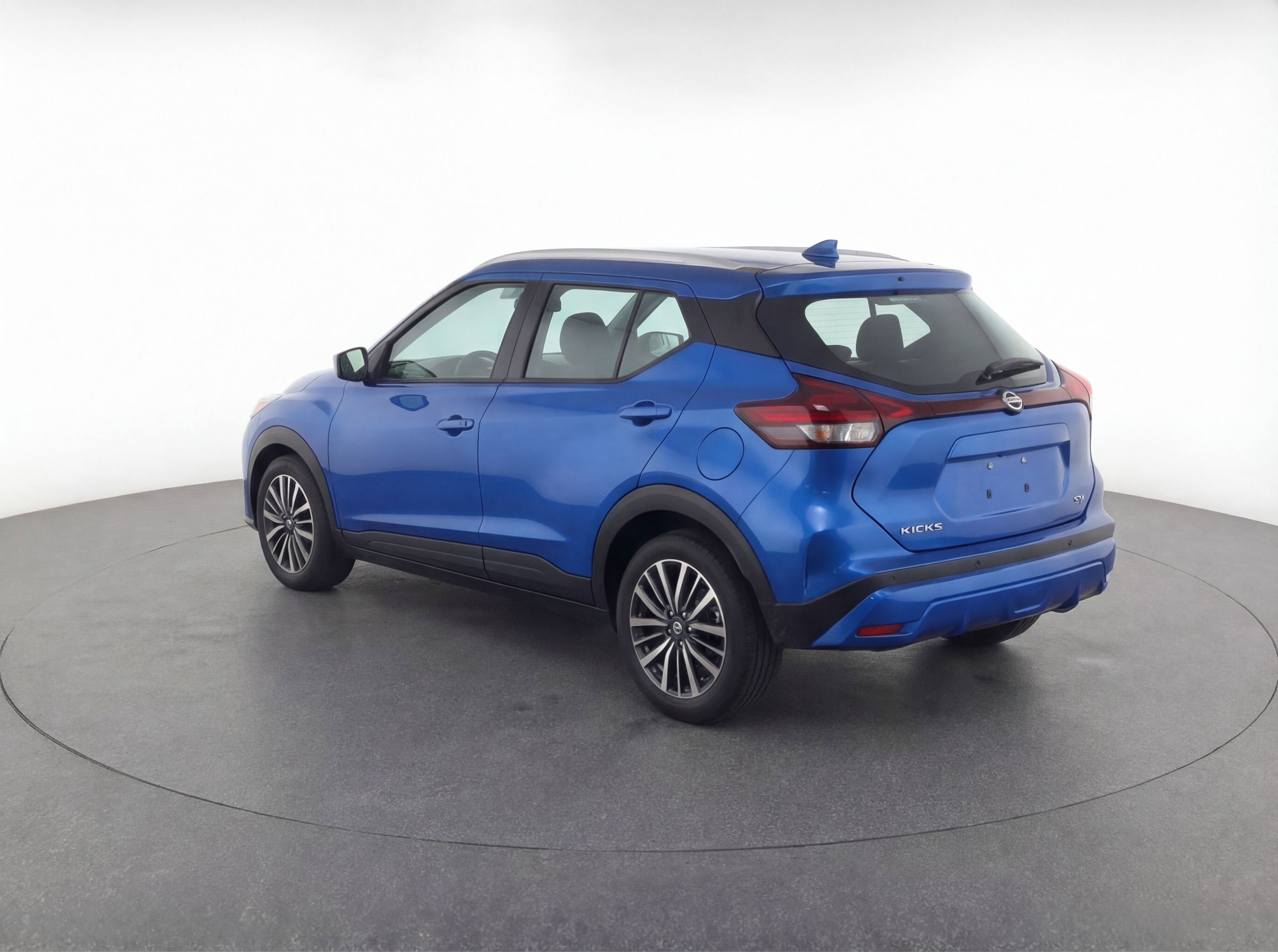 Used 2024 Nissan Kicks SV image 6