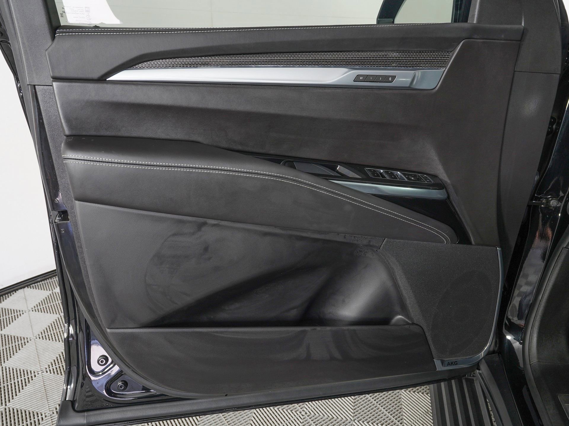 Used 2026 Cadillac Escalade ESV V image 18