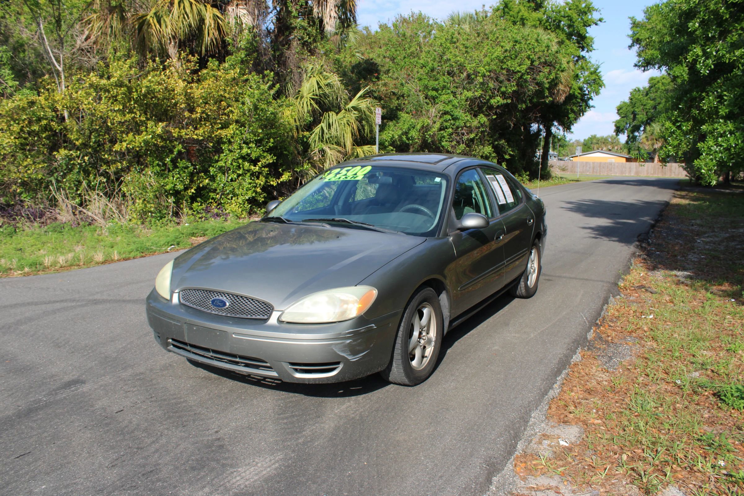 Used 2004 Ford Taurus SES image 1