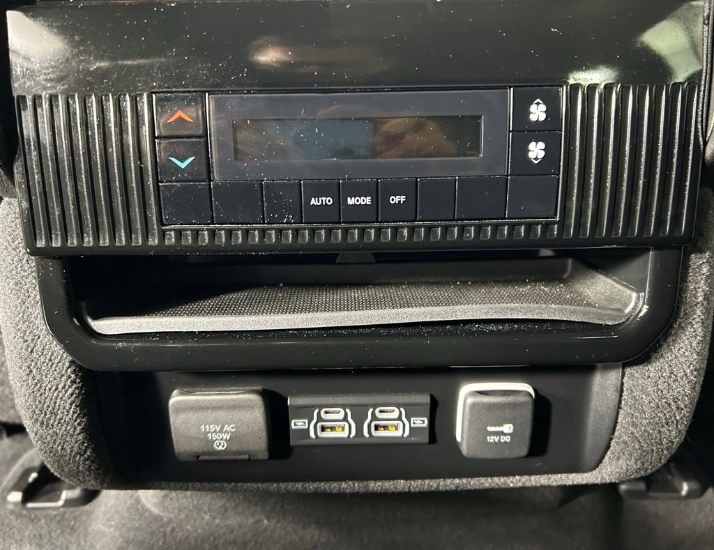 Used 2022 Jeep Wagoneer Series II AWD/4WD image 19