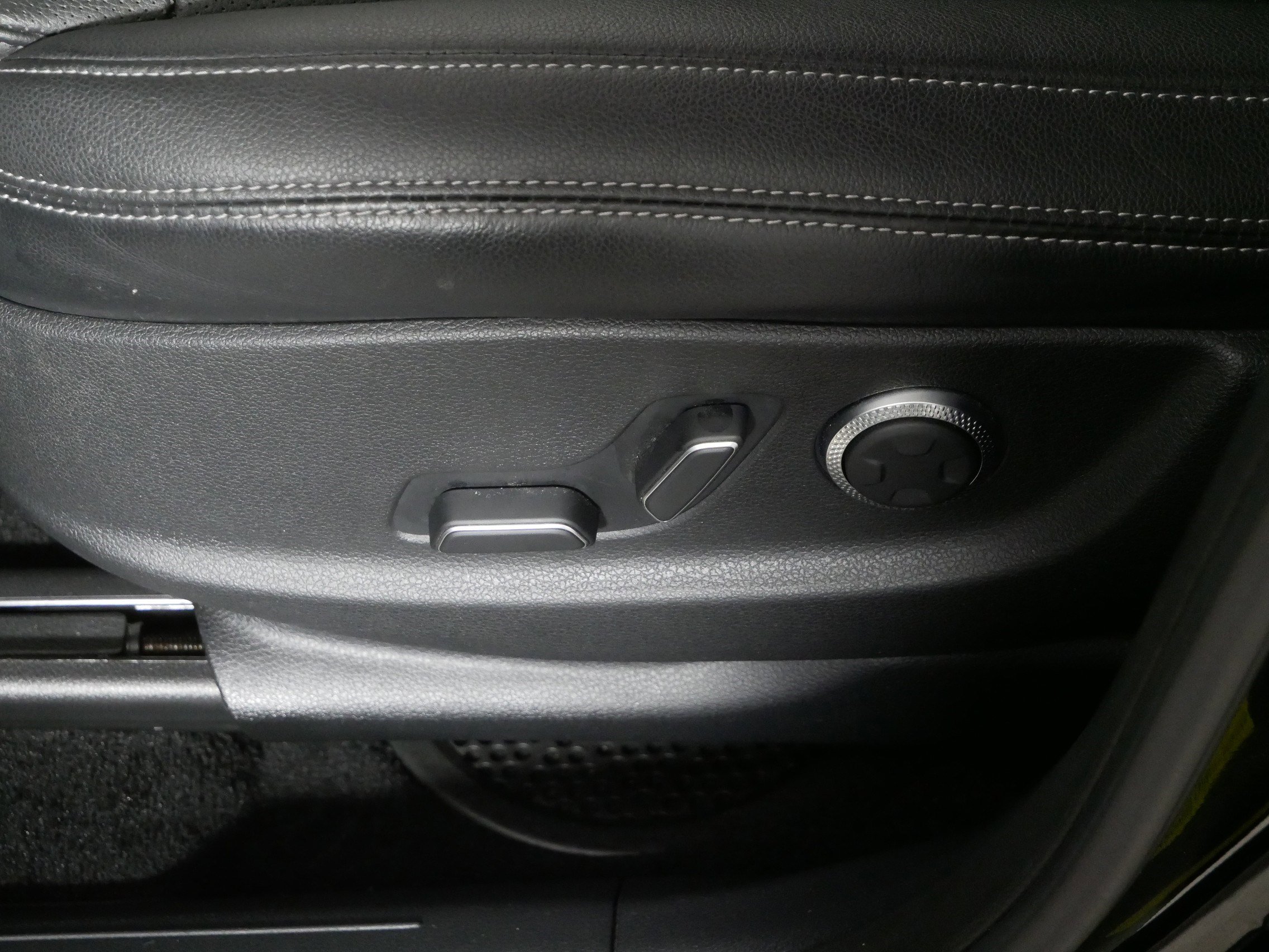 Certified 2022 Genesis GV70 2.5T w/ Select Package image 20