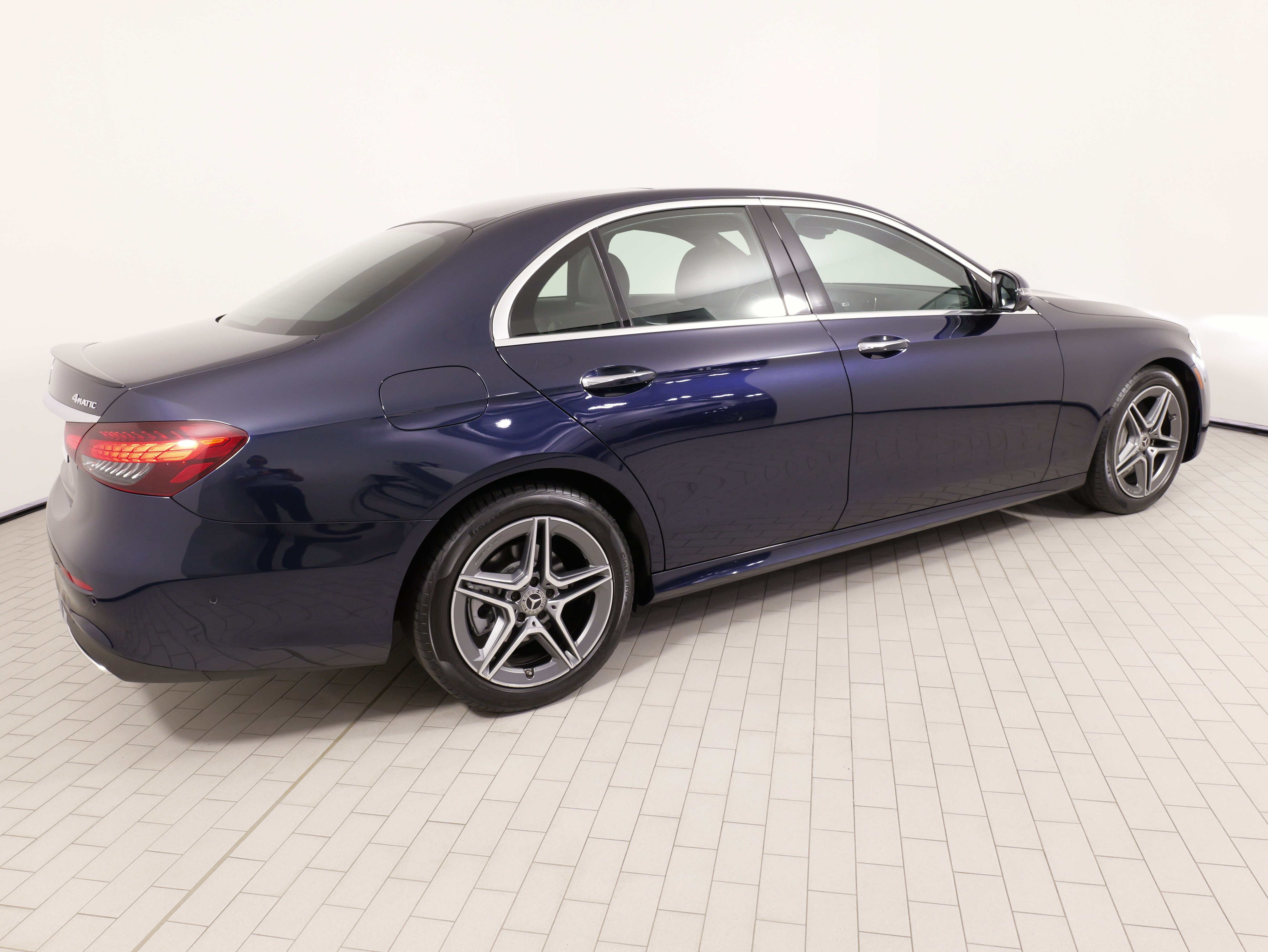 Used 2023 Mercedes-Benz E 350 4MATIC Sedan image 10