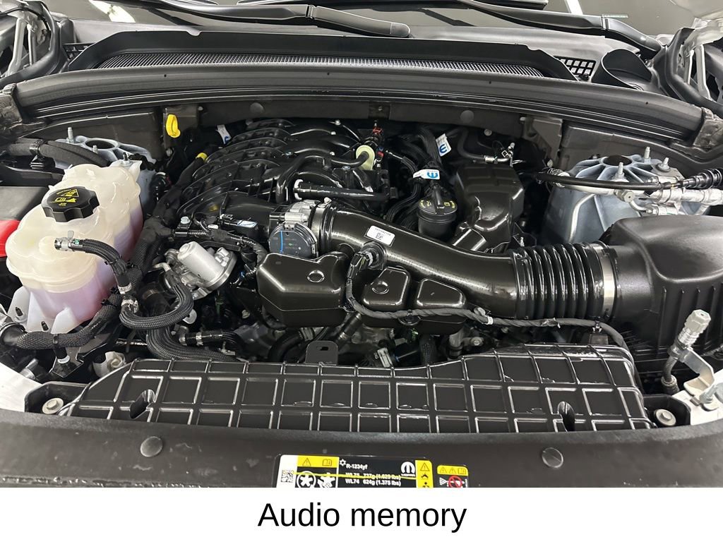 Used 2025 Jeep Grand Cherokee Limited image 18