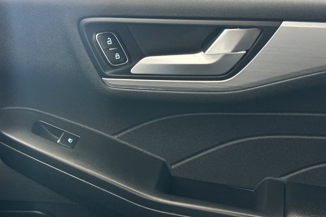 Used 2025 Ford Escape SE w/ PHEV Premium Package FWD image 18