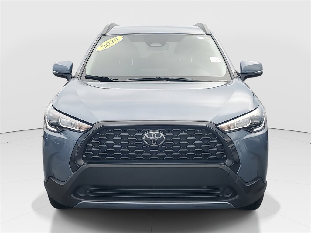 Used 2024 Toyota Corolla Cross LE image 3
