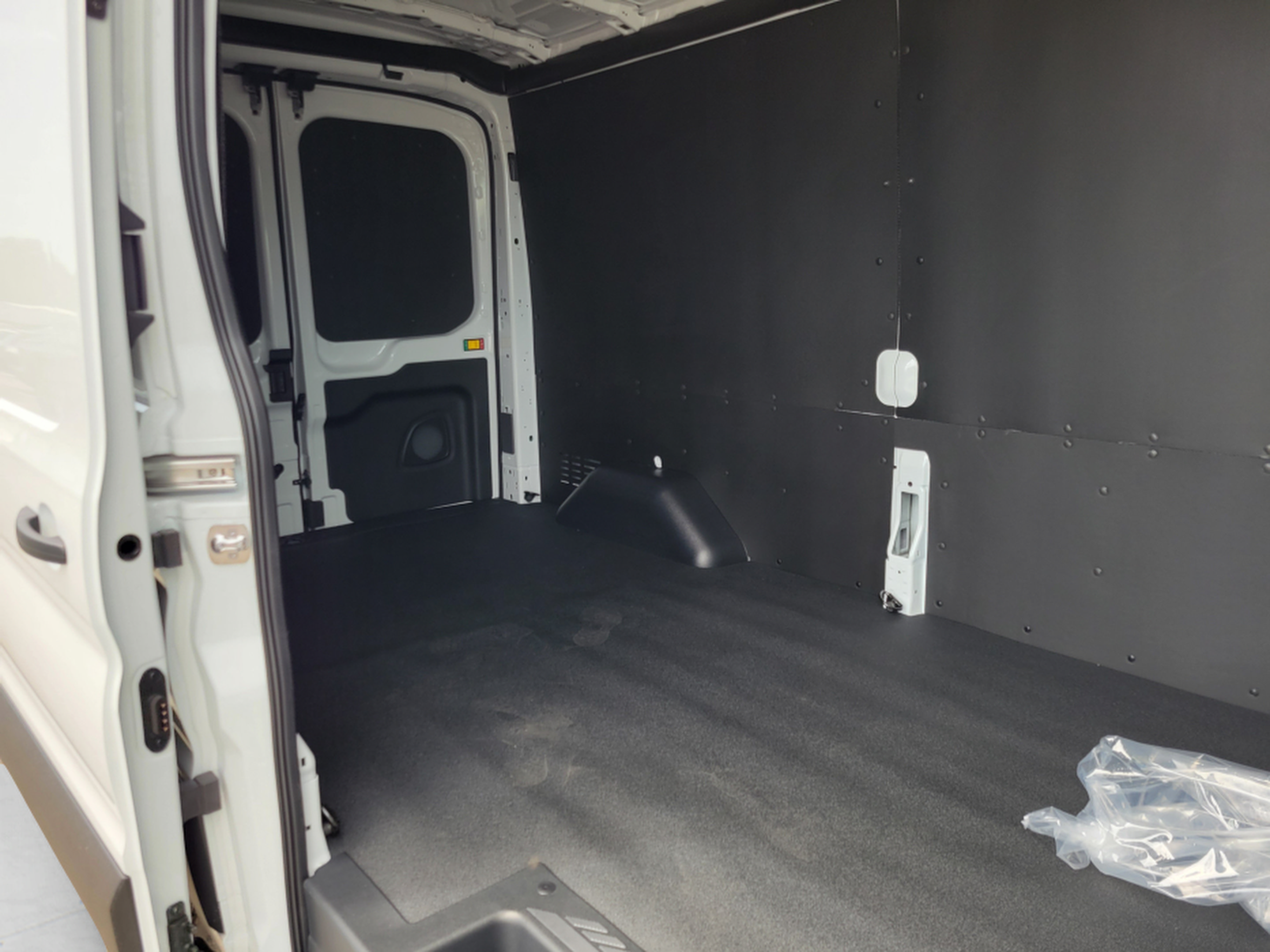 New 2026 Ford Transit 250 148 Medium Roof w/ Load Area Protection Package RWD image 7