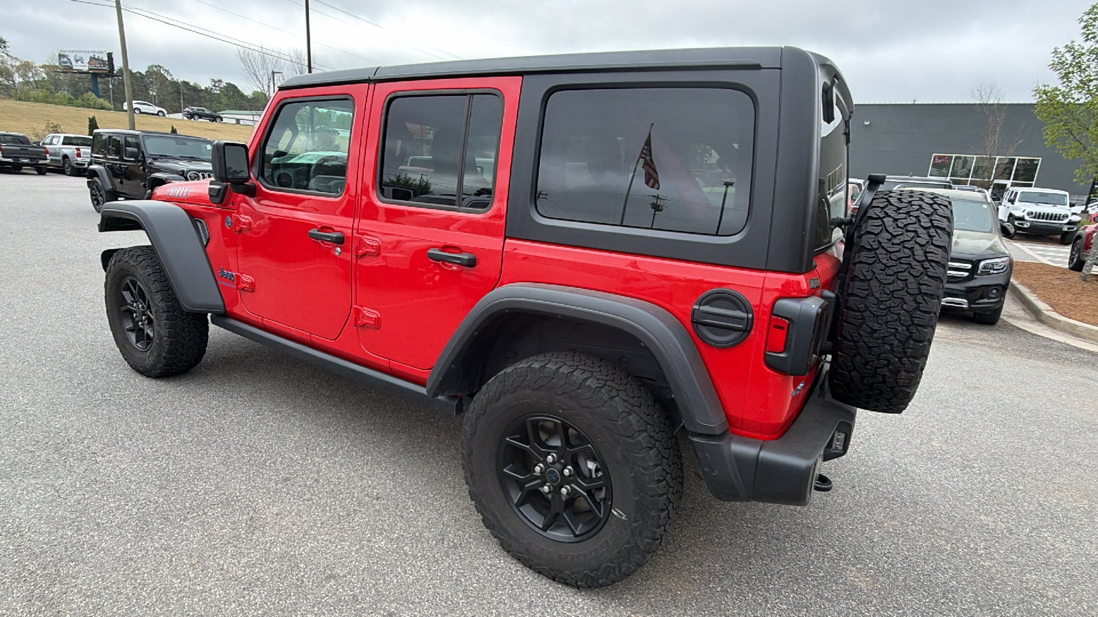 Used 2025 Jeep Wrangler Willys AWD/4WD image 10