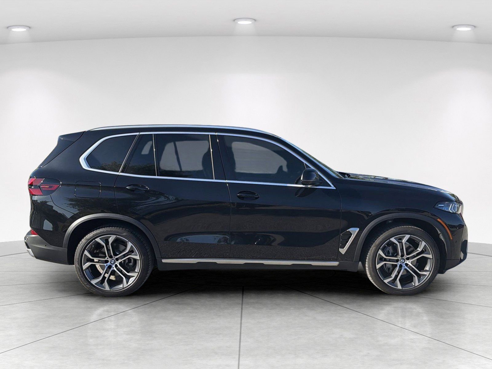 Certified 2025 BMW X5 sDrive40i w/ Premium Package RWD image 3