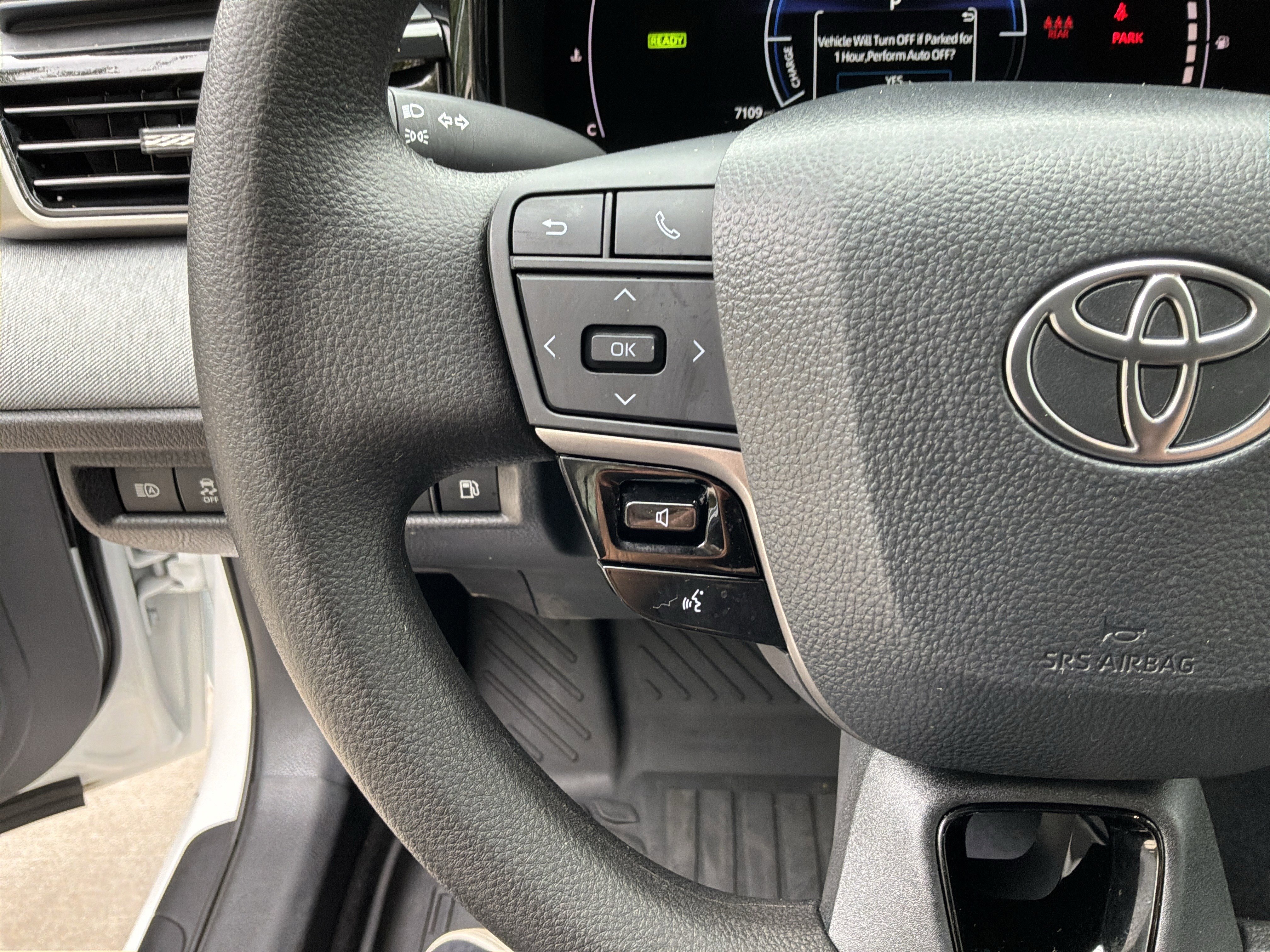 Used 2025 Toyota Camry LE FWD image 19