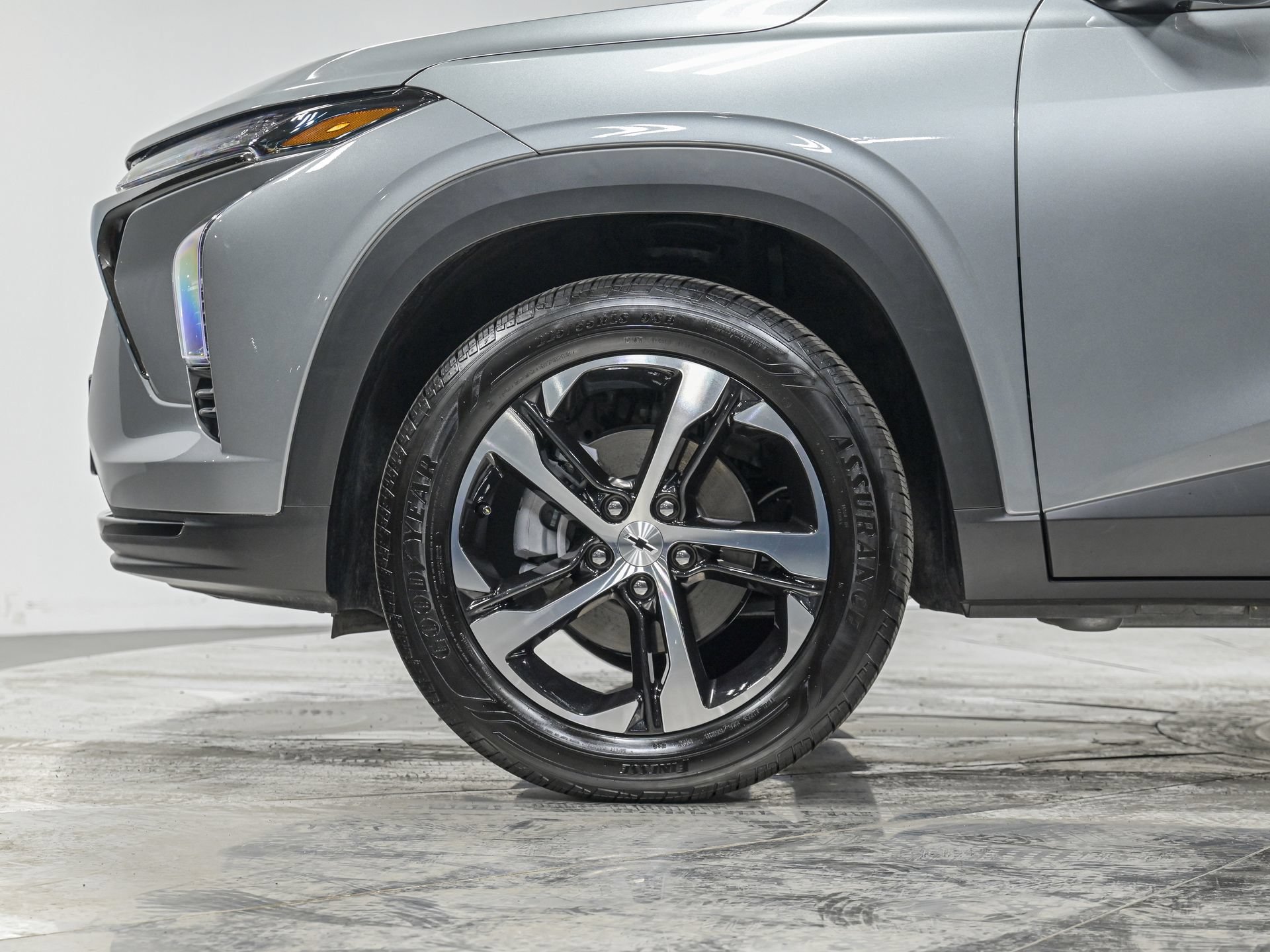Used 2025 Chevrolet Trax RS FWD image 3