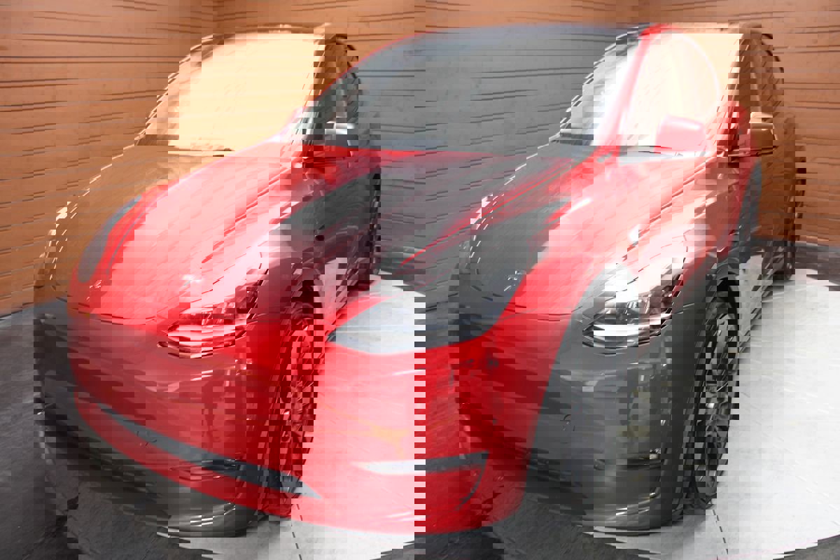Used 2023 Tesla Model Y Performance image 2