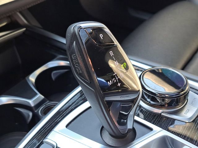 Used 2019 BMW 750i image 18