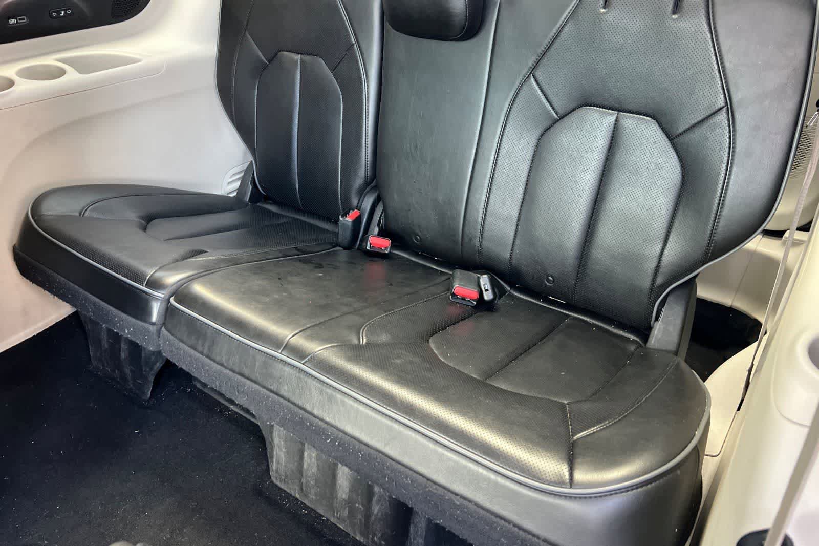 Used 2020 Chrysler Pacifica Limited FWD image 17