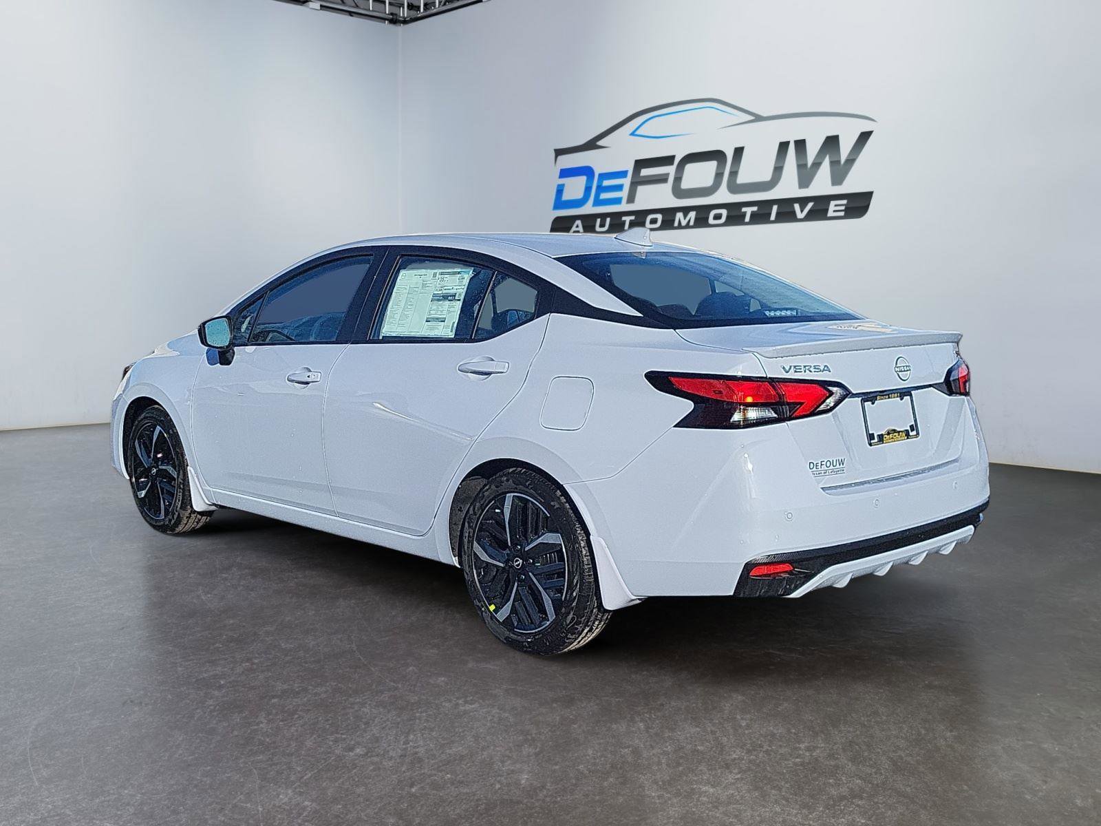 New 2025 Nissan Versa SR w/ Trunk Package image 5