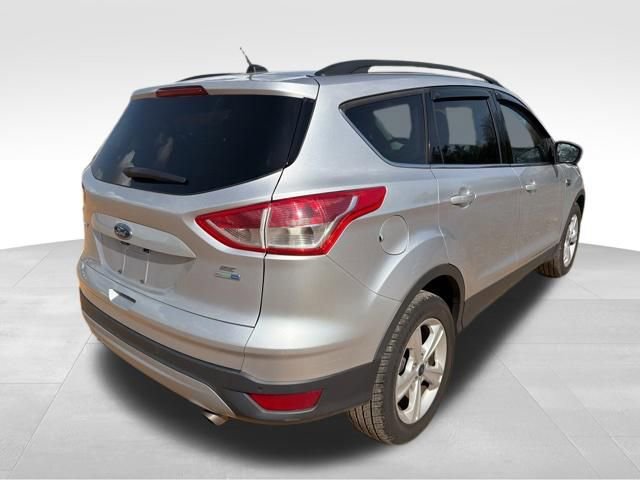 Used 2016 Ford Escape SE w/ Equipment Group 201A image 3