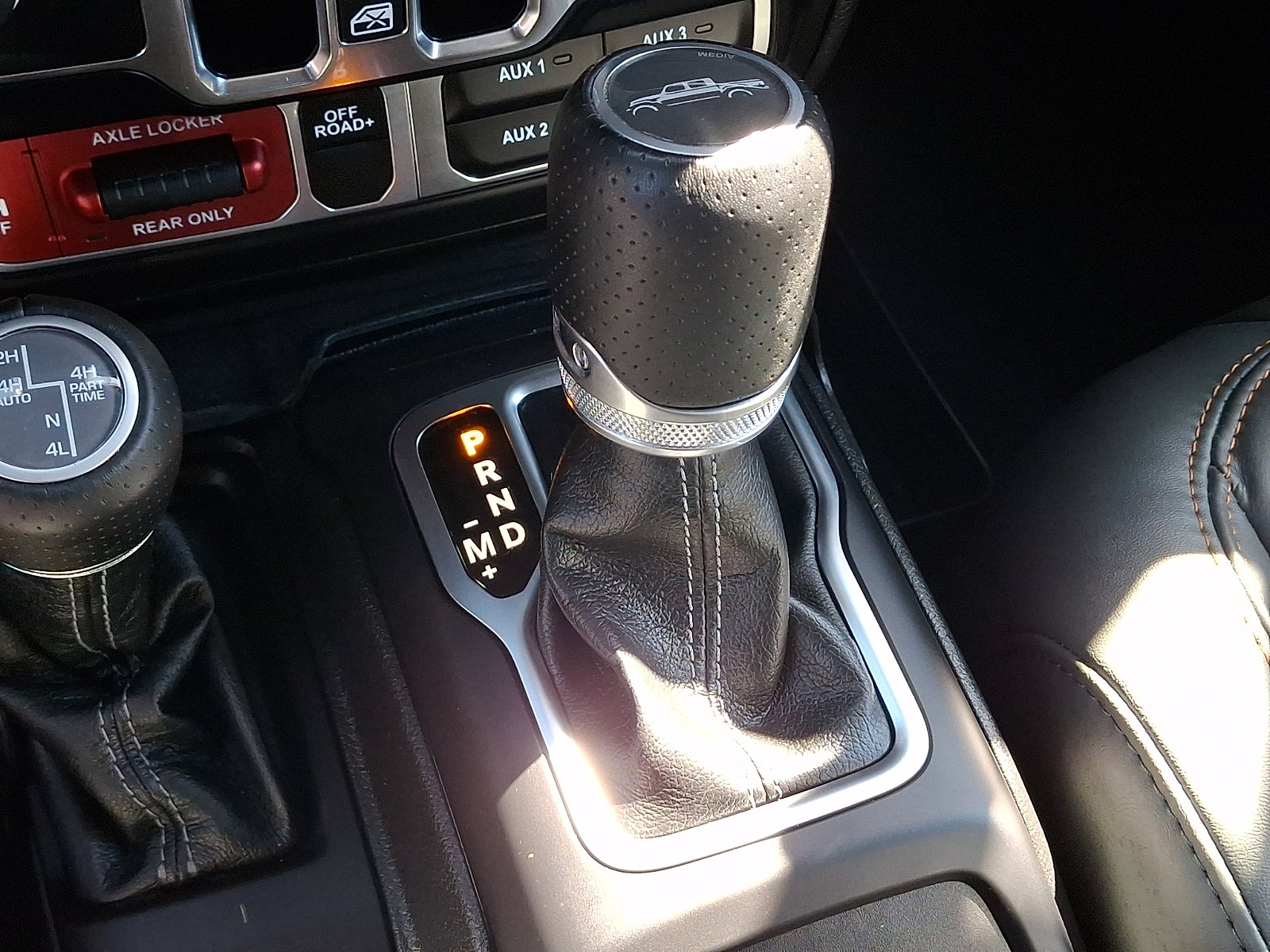 Used 2024 Jeep Gladiator Mojave AWD/4WD image 15