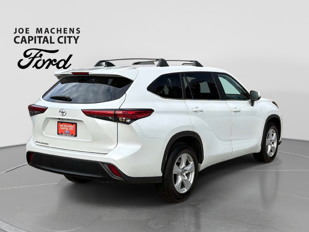 Used 2023 Toyota Highlander L FWD image 6