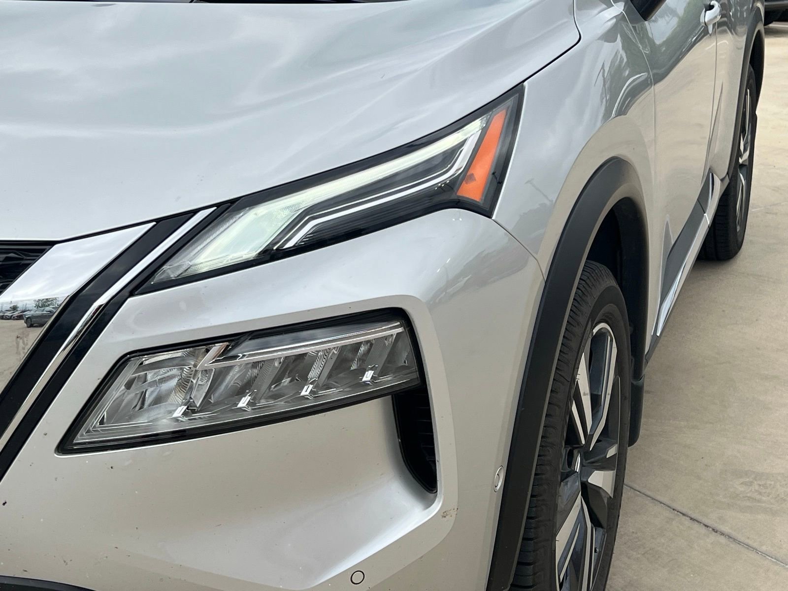 Used 2021 Nissan Rogue Platinum image 4