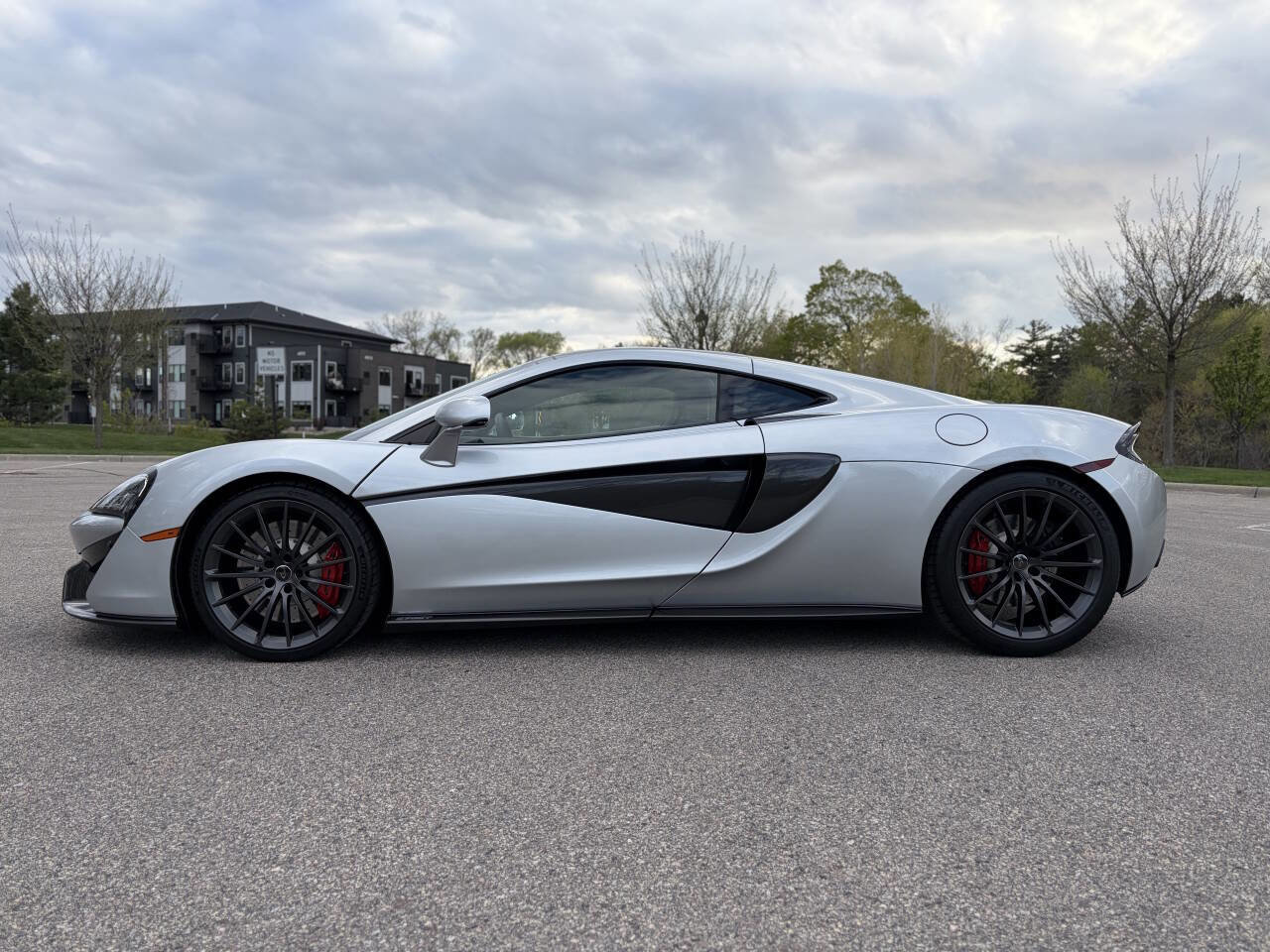 Used 2017 McLaren 570S RWD image 5