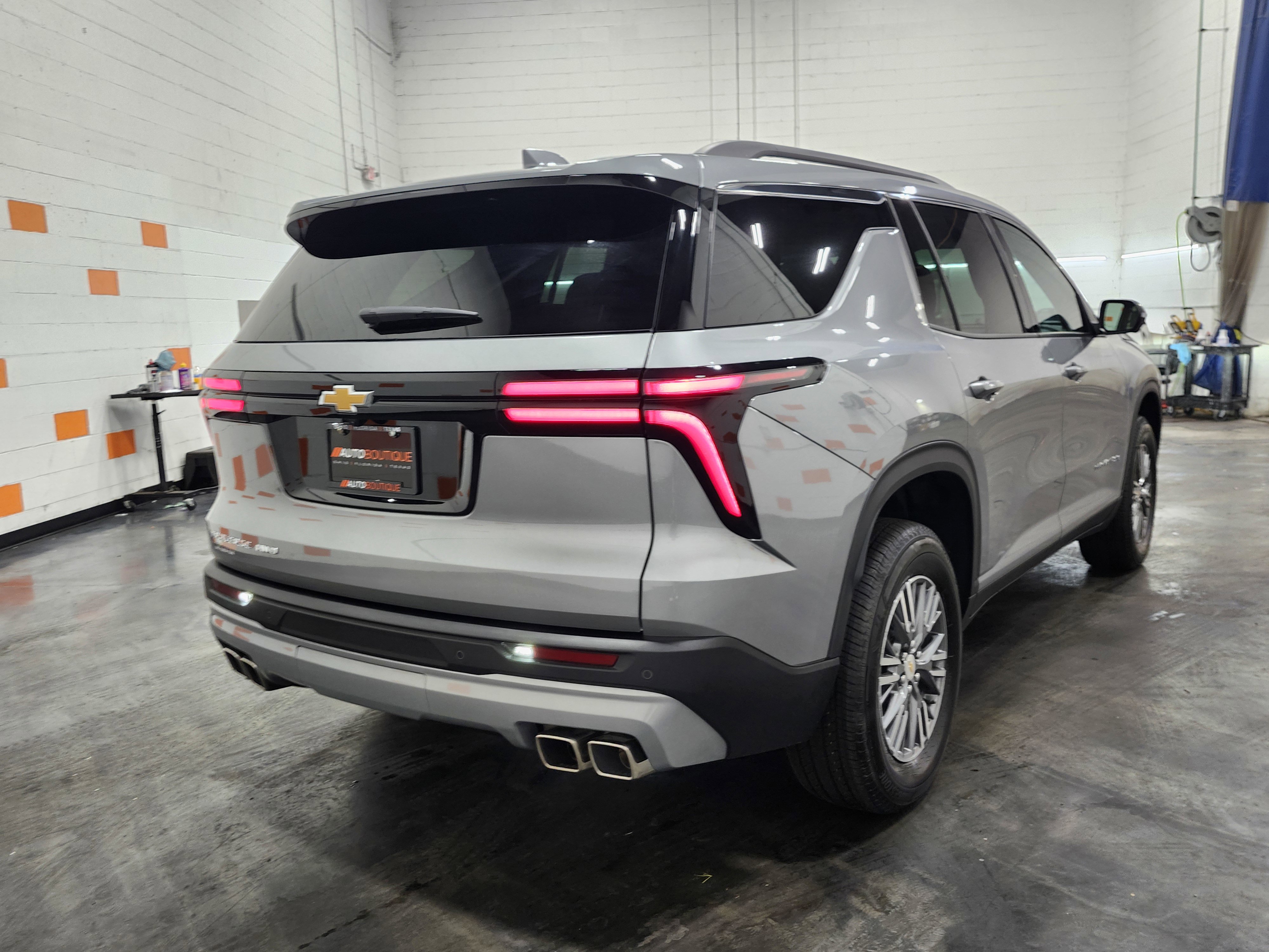 Used 2025 Chevrolet Traverse LT w/ Driver Confidence Package image 10