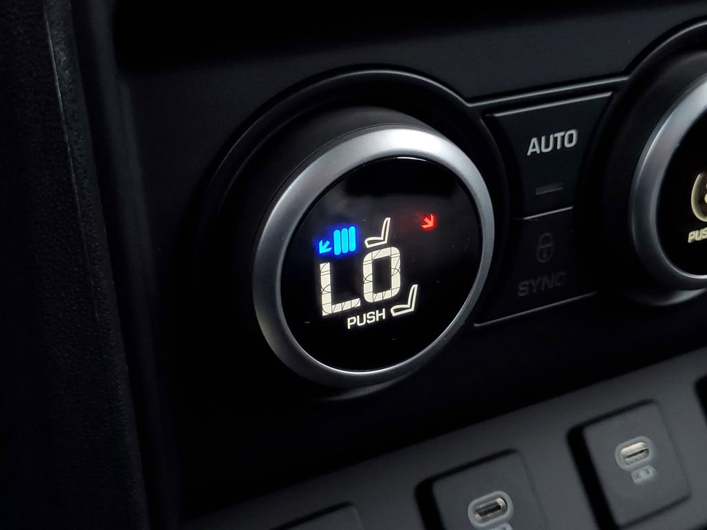 Certified 2025 Land Rover Defender 130 X-Dynamic SE image 34
