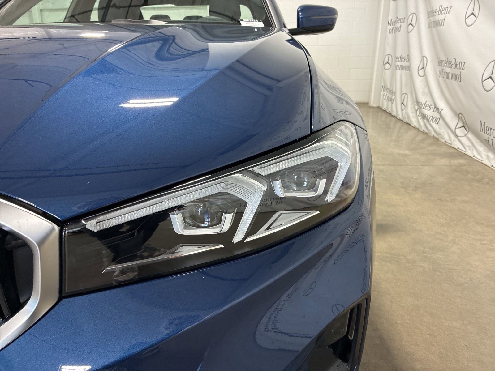 Used 2024 BMW 330i xDrive Sedan w/ Premium Package image 9