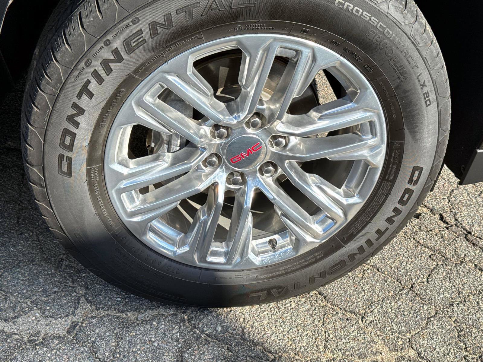 Certified 2023 GMC Yukon SLT w/ SLT Luxury Package image 5