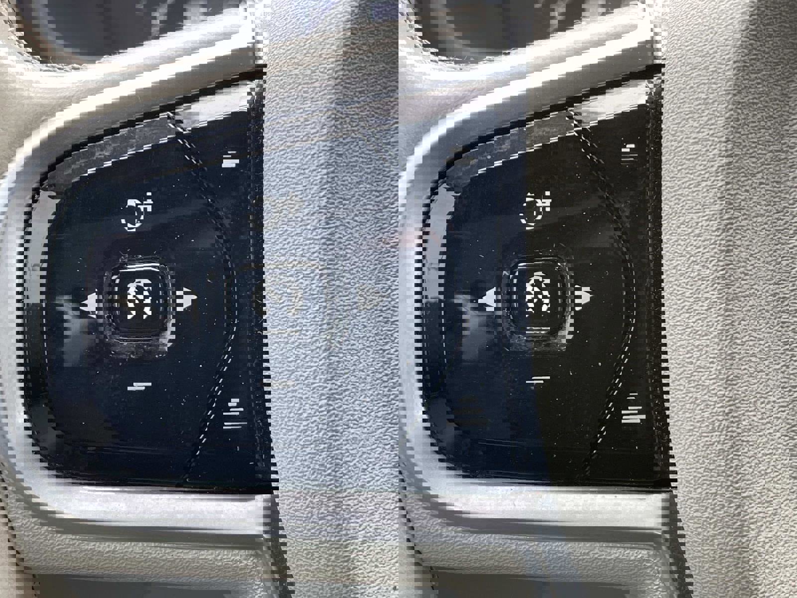 Used 2020 Volvo XC90 T6 Momentum image 21