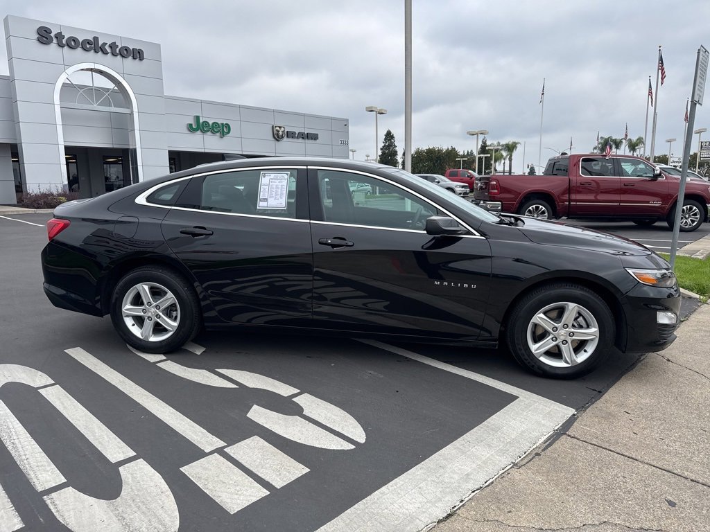 Used 2024 Chevrolet Malibu LT image 3